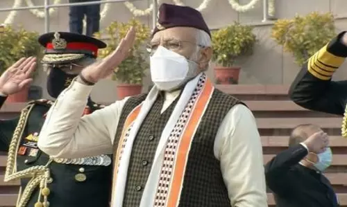 റിപ്പബ്ലിക് ദിനത്തിൽ മോദി അണിഞ്ഞൊരുങ്ങിയത് തെരഞ്ഞെടുപ്പിന് വേണ്ടി? വിവാദം