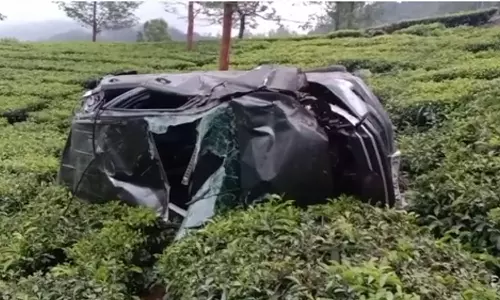 മൂന്നാറിൽ കാർ അപകടത്തിൽപ്പെട്ട് ഒരാൾ മരിച്ചു മൂന്നാറിൽ കാർ അപകടത്തിൽപ്പെട്ട് ഒരാൾ മരിച്ചു