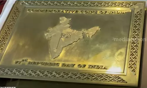 സ്മാരക നാണയങ്ങൾക്ക് 12 കിലോയുടെ പുറംചട്ടയുള്ള ലോഹ ആൽബം; റെക്കോർഡ് ശ്രമവുമായി മലയാളി സ്മാരക നാണയങ്ങൾക്ക് 12 കിലോയുടെ പുറംചട്ടയുള്ള ലോഹ ആൽബം; റെക്കോർഡ് ശ്രമവുമായി മലയാളി