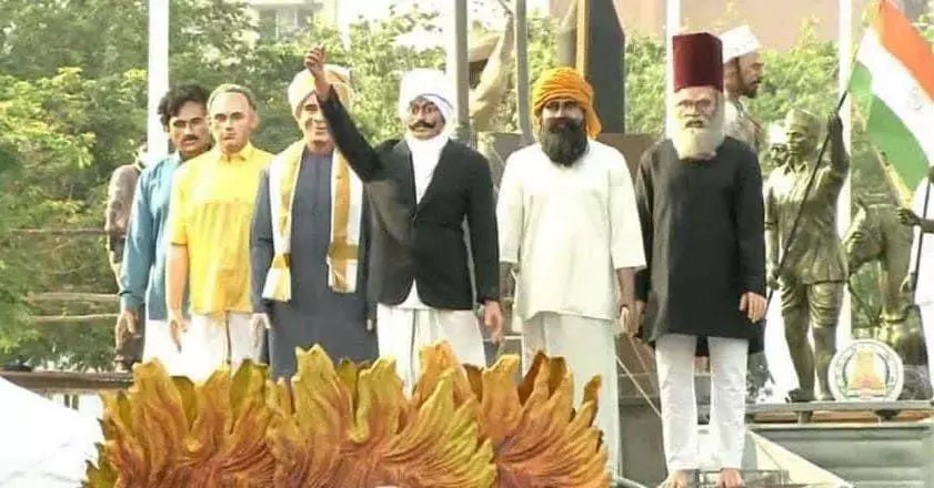 തമിഴ്നാടിന്റെ റിപബ്ലിക്ദിന ടാബ്ലോയിൽ മുസ്ലിം ലീഗ് നേതാവ് ഖാഇദേമില്ലത്തും; സ്റ്റാലിന് നന്ദി പറഞ്ഞ് മുനവ്വറലി തങ്ങൾ തമിഴ്നാടിന്റെ റിപബ്ലിക്ദിന ടാബ്ലോയിൽ മുസ്ലിം ലീഗ് നേതാവ് ഖാഇദേമില്ലത്തും; സ്റ്റാലിന് നന്ദി പറഞ്ഞ് മുനവ്വറലി തങ്ങൾ