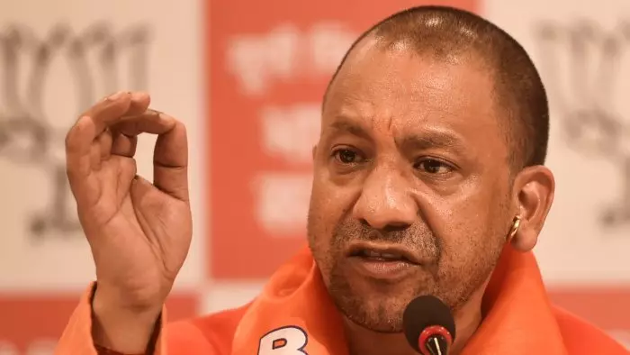 അവര് ജിന്നയെ പൂജിക്കുമ്പോള് ഞങ്ങള് പട്ടേലിനെ പൂജിക്കുന്നു; പ്രതിപക്ഷത്തെ കടന്നാക്രമിച്ച് യോഗി അവര് ജിന്നയെ പൂജിക്കുമ്പോള് ഞങ്ങള് പട്ടേലിനെ പൂജിക്കുന്നു; പ്രതിപക്ഷത്തെ കടന്നാക്രമിച്ച് യോഗി