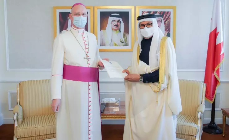 ബഹ്റൈൻ രാജാവിനുള്ള വത്തിക്കാൻ പോപ്പിന്‍റെ സ​ന്ദേശം മന്ത്രി ഏറ്റുവാങ്ങി