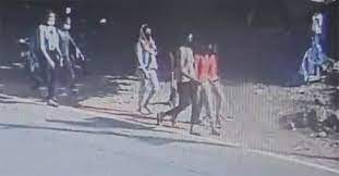 പെൺകുട്ടികൾ പാലക്കാട്ടെത്തിയത് ബംഗാളി യുവാവിൽനിന്ന് 500 രൂപ കടംവാങ്ങി; ട്രെയിനില്‍നിന്ന് ടിടിഇ ഇറക്കിവിട്ടു