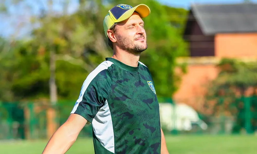 ഒരു കബഡിക്കുള്ള ആളുണ്ട്, ഫുട്ബോള്‍ കളിക്കാനാകുമോ എന്നറിയില്ല: ബ്ലാസ്റ്റേഴ്‌സ് കോച്ച്