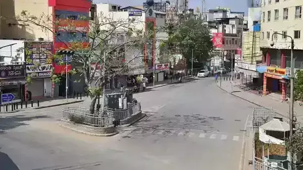 കര്‍ണാടകയില്‍ കൂടുതല്‍ ഇളവുകള്‍: സ്കൂളുകള്‍ തുറക്കുന്നു, രാത്രി കര്‍ഫ്യൂ ഒഴിവാക്കി