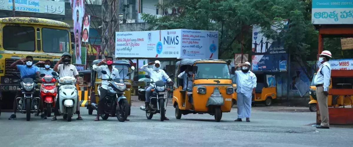 എന്നും കൃത്യം 8.30 ന് ദേശീയ ഗാനം; ഇവിടെയൊരു നഗരം എഴുന്നേറ്റു നില്ക്കുന്നു എന്നും കൃത്യം 8.30 ന് ദേശീയ ഗാനം; ഇവിടെയൊരു നഗരം എഴുന്നേറ്റു നില്ക്കുന്നു