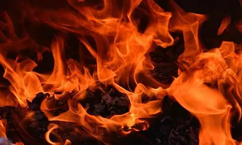 ബംഗാളിലെ ബർധ്വാൻ മെഡിക്കൽ കോളജിലെ കോവിഡ് വാർഡിൽ തീപിടിത്തം: ഒരു രോഗി മരിച്ചു ബംഗാളിലെ ബർധ്വാൻ മെഡിക്കൽ കോളജിലെ കോവിഡ് വാർഡിൽ തീപിടിത്തം: ഒരു രോഗി മരിച്ചു