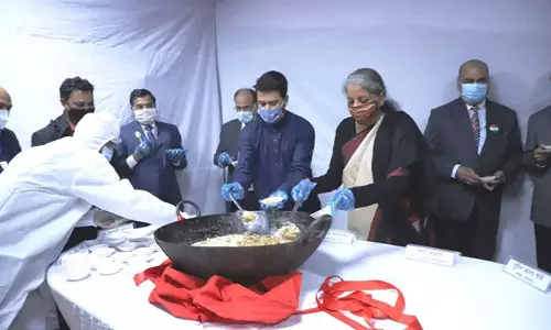 ഒമിക്രോൺ ഭീതി; ബജറ്റിന് മുന്നോടിയായുള്ള ഹൽവ ചടങ്ങ് ഒഴിവാക്കി