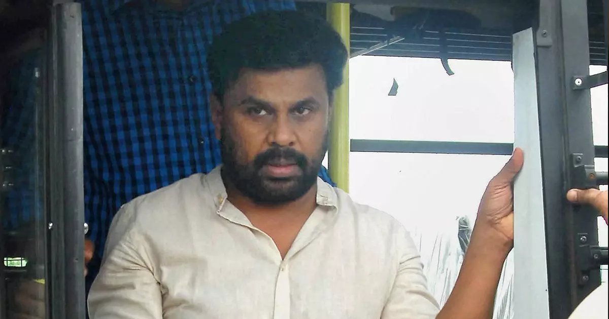 ദിലീപിന്റെ ഫോണുകള് ഇന്ന് മുംബൈയില് നിന്ന് എത്തിക്കും; മുംബൈയിലുള്ളത് 2 ഫോണുകള് മാത്രം ദിലീപിന്റെ ഫോണുകള് ഇന്ന് മുംബൈയില് നിന്ന് എത്തിക്കും; മുംബൈയിലുള്ളത് 2 ഫോണുകള് മാത്രം