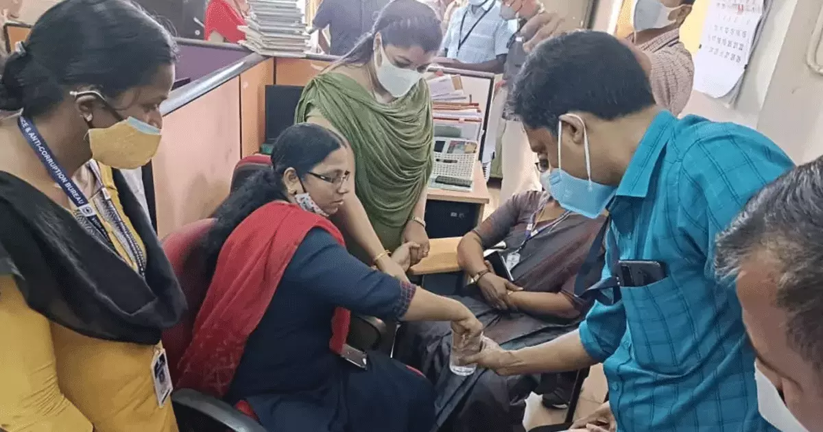 എംജി സർവകലാശാല കൈക്കൂലി കേസ് സിൻഡിക്കേറ്റ് ചർച്ച ചെയ്യും; പ്രതി എല്സി റിമാന്ഡില് എംജി സർവകലാശാല കൈക്കൂലി കേസ് സിൻഡിക്കേറ്റ് ചർച്ച ചെയ്യും; പ്രതി എല്സി റിമാന്ഡില്