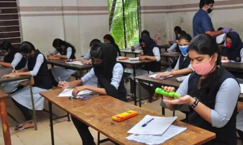 ഹയർ സെക്കൻഡറി ഇംപ്രൂവ്മെന്റ് പരീക്ഷ നാളെ മുതൽ; അസുഖ ബാധിതർക്ക് പ്രത്യേക മുറി ഹയർ സെക്കൻഡറി ഇംപ്രൂവ്മെന്റ് പരീക്ഷ നാളെ മുതൽ; അസുഖ ബാധിതർക്ക് പ്രത്യേക മുറി