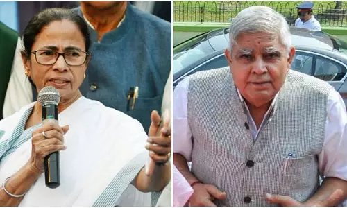 ബംഗാള്‍ ജനാധിപത്യത്തിന്‍റെ ഗ്യാസ് ചേമ്പറെന്ന് ഗവര്‍ണര്‍ ; ഗവര്‍ണറെ ട്വിറ്ററില്‍ ബ്ലോക്ക് ചെയ്ത് മമത