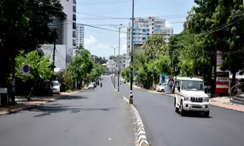 കോവിഡ് വ്യാപനത്തിൽ നേരിയ കുറവ്; ഞായറാഴ്ച നിയന്ത്രണം തുടരും