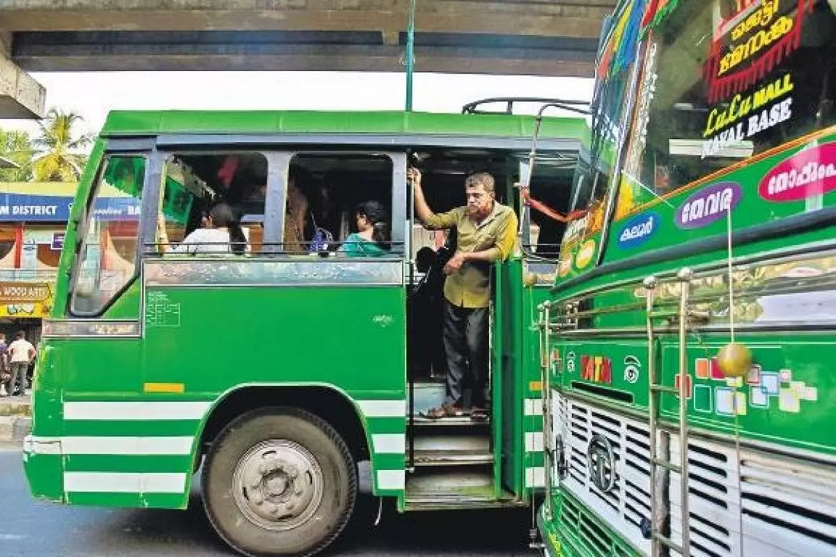 സംസ്ഥാനത്തെ ബസ് നിരക്ക് വര്ധനയില് തീരുമാനം ഉടന് സംസ്ഥാനത്തെ ബസ് നിരക്ക് വര്ധനയില് തീരുമാനം ഉടന്