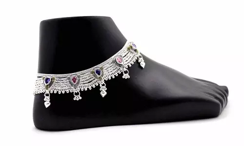 കടം വീട്ടാന്‍ യുവതിയുടെ കാല്‍പ്പാദം മുറിച്ച് കൊലുസ് മോഷ്ടിച്ച കോളേജ് വിദ്യാര്‍ഥി അറസ്റ്റില്‍