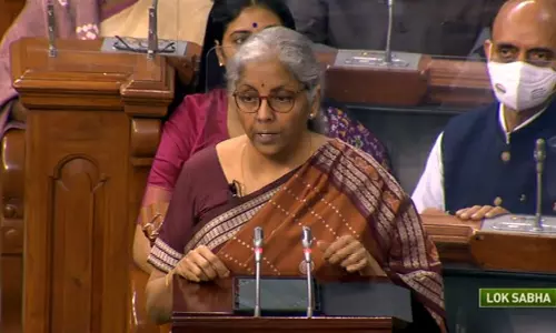 മൻമോഹൻ സിങ് ഇന്ത്യയെ പിറകോട്ടു നടത്തി: നിർമലാ സീതാരാമൻ മൻമോഹൻ സിങ് ഇന്ത്യയെ പിറകോട്ടു നടത്തി: നിർമലാ സീതാരാമൻ