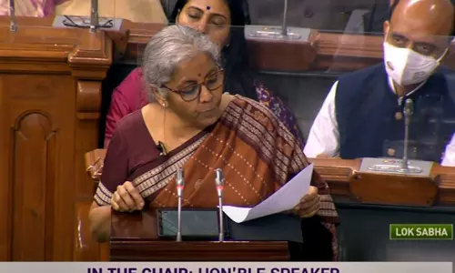 ആദായനികുതി സ്ലാബുകളിൽ മാറ്റമില്ല; പുതിയ ഇളവുകളില്ലെന്ന് മന്ത്രി