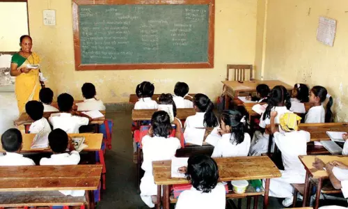 സ്വകാര്യ സ്‌കൂളുകൾ വേണ്ട; സർക്കാർ സ്‌കൂളുകൾ മതിയെന്ന് വിദ്യാർഥികൾ