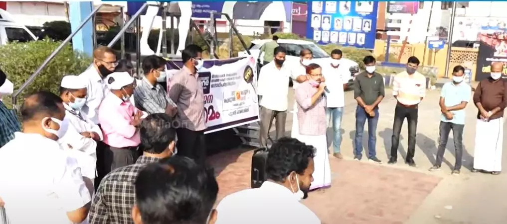 മീഡിയവണിന് ഐക്യദാർഢ്യവുമായി പാലക്കാട് ജില്ലയിലെ വിവിധ ഇടങ്ങളിൽ പ്രതിഷേധ പ്രകടനം
