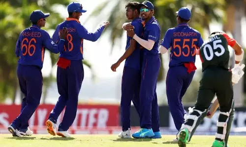 അണ്ടർ 19 ലോകകപ്പ്: ഫൈനൽ ലക്ഷ്യമാക്കി ഇന്ത്യ ഇറങ്ങുന്നു, എതിരാളികൾ ആസ്ട്രേലിയ അണ്ടർ 19 ലോകകപ്പ്: ഫൈനൽ ലക്ഷ്യമാക്കി ഇന്ത്യ ഇറങ്ങുന്നു, എതിരാളികൾ ആസ്ട്രേലിയ