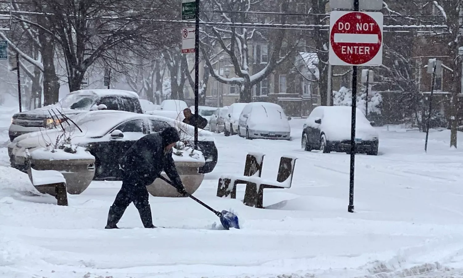 ശക്തമായ ശീതക്കാറ്റ്; ചിക്കാഗോയില്‍  കനത്ത മഞ്ഞു വീഴ്ച തുടരുന്നു