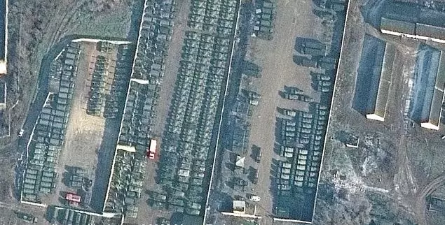 ഒരു ലക്ഷം സൈനികർ, ബാലിസ്റ്റിക് മിസൈലും ടാങ്കറുകളും; യുക്രൈനിൽ യുദ്ധസന്നാഹം കൂട്ടി റഷ്യ-സാറ്റലൈറ്റ് ചിത്രങ്ങള്‍