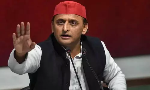 വാരാണസിയിൽ നിന്ന് വോട്ടിംഗ് യന്ത്രങ്ങൾ കടത്തിക്കൊണ്ട് പോയെന്ന് അഖിലേഷ് യാദവ്