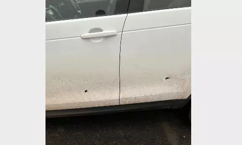 യു.പിയിൽ അസദുദ്ദീൻ ഉവൈസിയുടെ വാഹനത്തിന് നേരെ വെടിവെപ്പ്