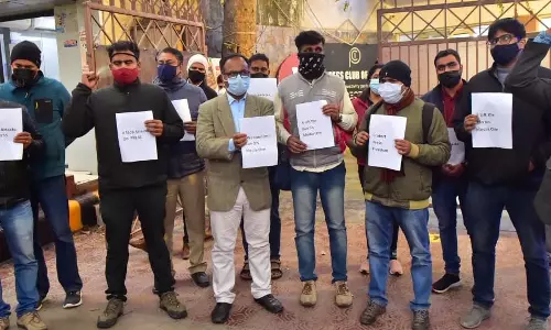 മീഡിയവൺ വിലക്കിനെതിരെ ഡൽഹിയിൽ പ്രതിഷേധവുമായി മാധ്യമ പ്രവർത്തക സംഘടനകൾ മീഡിയവൺ വിലക്കിനെതിരെ ഡൽഹിയിൽ പ്രതിഷേധവുമായി മാധ്യമ പ്രവർത്തക സംഘടനകൾ