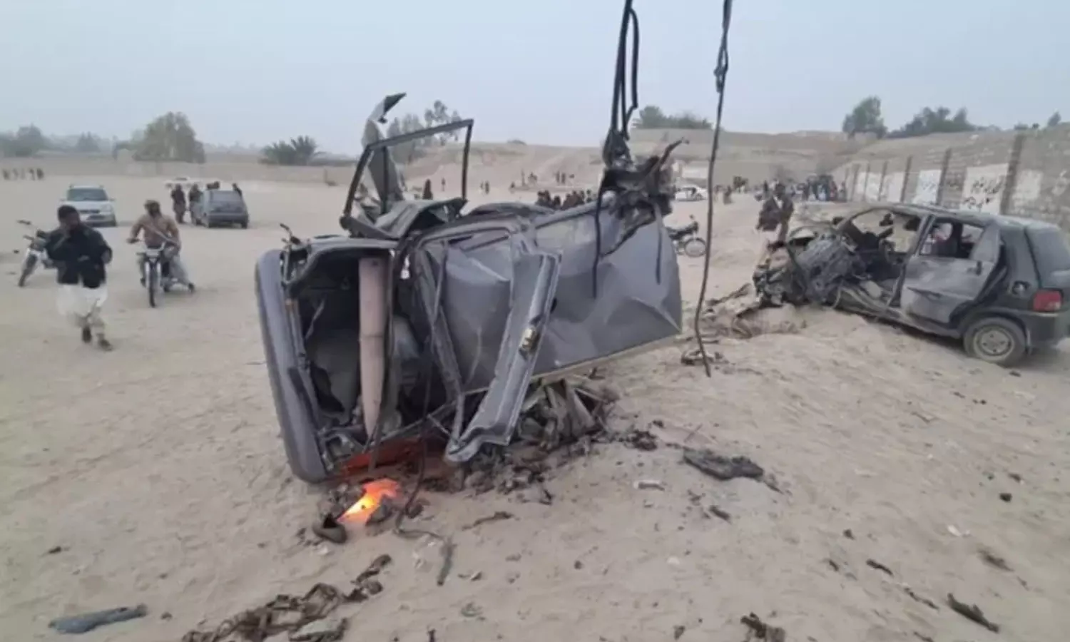 പാകിസ്താനിൽ സൈനിക ക്യാമ്പുകൾക്ക് നേരെയുണ്ടായ ഭീകരാക്രമണത്തിൽ ഏഴ് സൈനികർ കൊല്ലപ്പെട്ടു പാകിസ്താനിൽ സൈനിക ക്യാമ്പുകൾക്ക് നേരെയുണ്ടായ ഭീകരാക്രമണത്തിൽ ഏഴ് സൈനികർ കൊല്ലപ്പെട്ടു