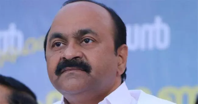 കരുവന്നൂർ ബാങ്ക് തട്ടിപ്പ് കേസിൽ സിബിഐ അന്വേഷണം വേണം; മുഖ്യമന്ത്രിക്ക് പ്രതിപക്ഷ നേതാവിന്റെ കത്ത്