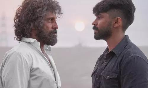 കത്തിപ്പടര്‍ന്ന് ചിയാനും ധ്രുവും; ത്രില്ലടിപ്പിച്ച് മഹാന്‍റെ ട്രയിലര്‍