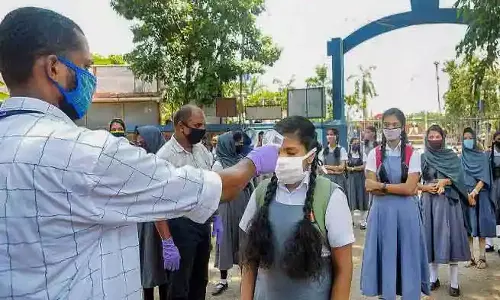 സ്‌കൂളുകളും കോളേജുകളും തുറക്കുന്നു; ഞായറാഴ്ച നിയന്ത്രണം തുടരും, ആരാധനയ്ക്ക് അനുമതി