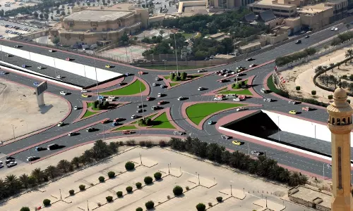 ബഹ്റൈനിലെ അൽ ഫാതിഹ്​ ഹൈവെ നവീകരണ പദ്ധതി മ​​ന്ത്രാലയ സംഘം വിലയിരുത്തി