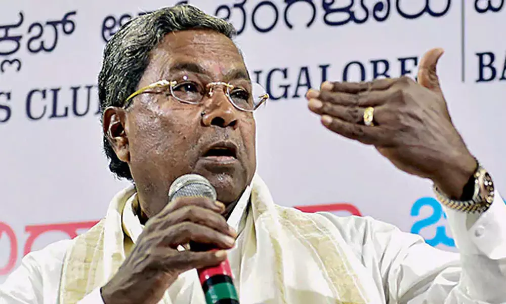 ഹിജാബ് ധരിക്കുന്നത് മൗലികാവകാശം; വിദ്യാർഥിനികൾക്ക് പിന്തുണയുമായി സിദ്ധരാമയ്യ ഹിജാബ് ധരിക്കുന്നത് മൗലികാവകാശം; വിദ്യാർഥിനികൾക്ക് പിന്തുണയുമായി സിദ്ധരാമയ്യ