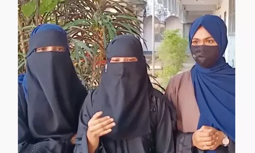 ഞങ്ങളുടെ ഹിജാബ് കൊണ്ട് നിങ്ങൾക്കെന്താണ് പ്രശ്നം? ചോദ്യവുമായി കർണാടകയിലെ വിദ്യാർഥിനികൾ