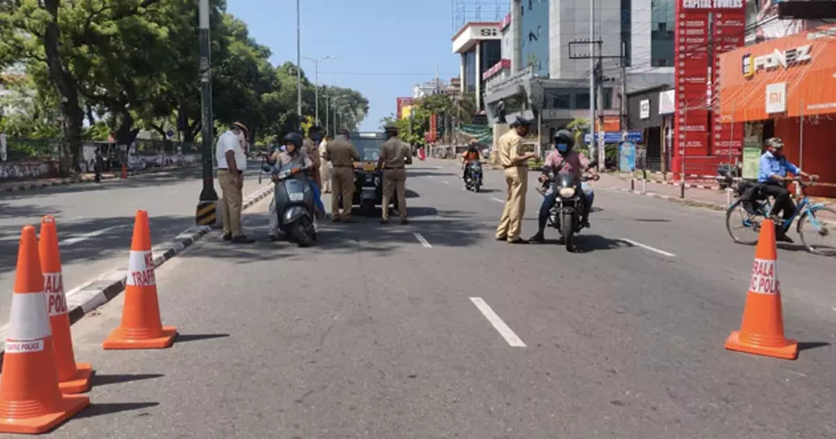 ഇന്ന് ലോക്ഡൗണിന് സമാനമായ നിയന്ത്രണം; അനുമതി അവശ്യ സര്‍വീസുകള്‍ക്ക് മാത്രം