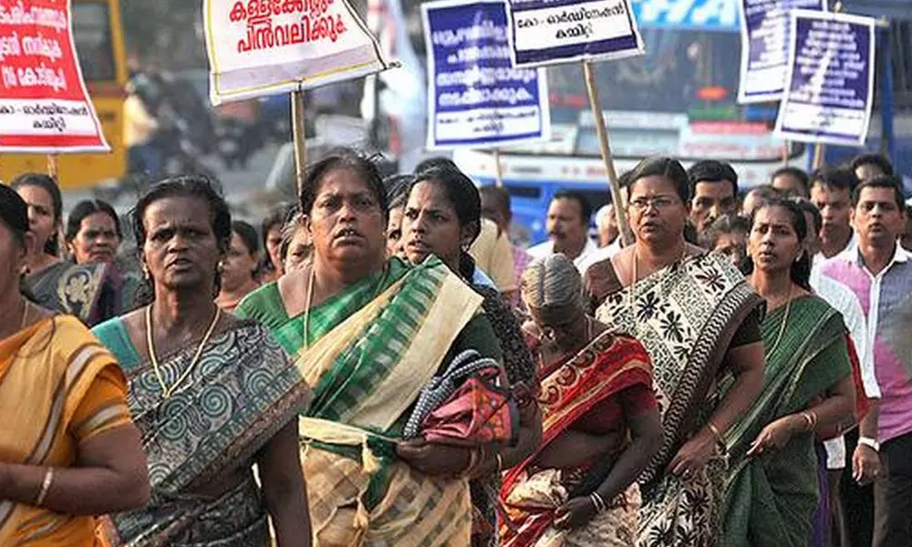 കുടിയിറക്കപ്പെട്ട് 14 വർഷമായിട്ടും മൂലമ്പള്ളി പുനരധിവാസ പാക്കേജ് നടപ്പായില്ല കുടിയിറക്കപ്പെട്ട് 14 വർഷമായിട്ടും മൂലമ്പള്ളി പുനരധിവാസ പാക്കേജ് നടപ്പായില്ല