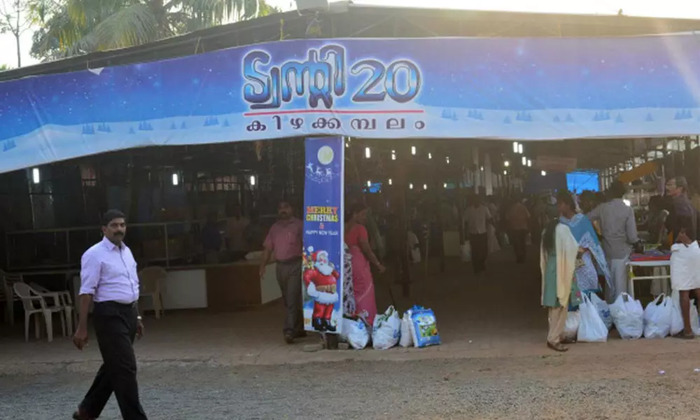 ഒന്നിന്   2500 രൂപ; കിഴക്കമ്പലത്ത് സ്ട്രീറ്റ് ലൈറ്റിന് പണം പിരിച്ച് ട്വന്‍റി 20