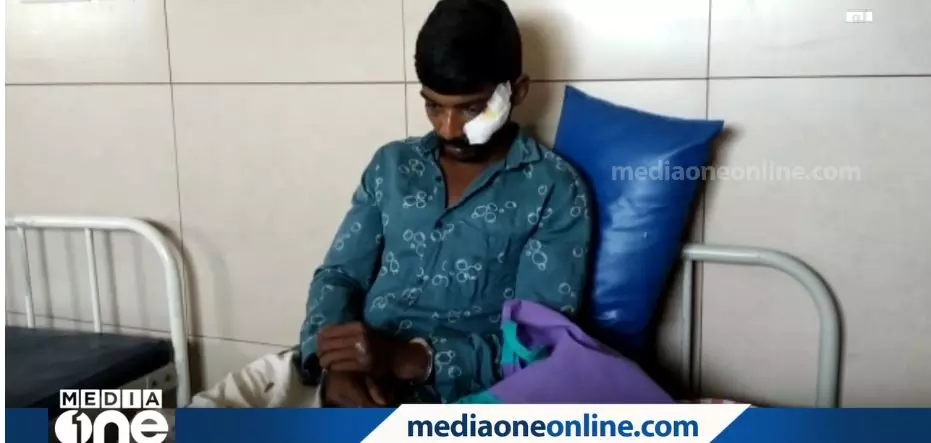 അറസ്റ്റിനിടെ പൊലീസിന്റെ തോക്ക് തട്ടിപ്പറിച്ച പ്രതിക്ക് വെടിയേറ്റു അറസ്റ്റിനിടെ പൊലീസിന്റെ തോക്ക് തട്ടിപ്പറിച്ച പ്രതിക്ക് വെടിയേറ്റു