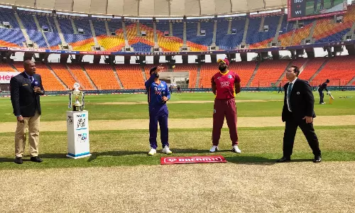 ഇന്ത്യയ്ക്ക് ടോസ്: ബൗളിങ് തെരഞ്ഞെടുത്തു; ദീപക് ഹൂഡയ്ക്ക് അരങ്ങേറ്റം ഇന്ത്യയ്ക്ക് ടോസ്: ബൗളിങ് തെരഞ്ഞെടുത്തു; ദീപക് ഹൂഡയ്ക്ക് അരങ്ങേറ്റം