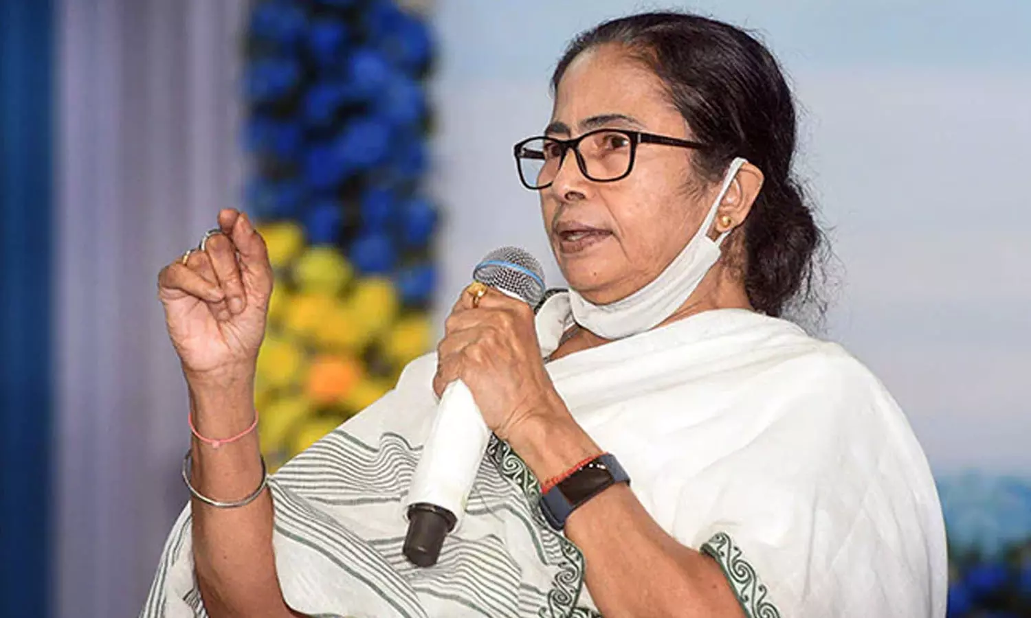 യുപിയിൽ കോൺഗ്രസ് സമാജ്‌വാദി പാർട്ടിയെ പിന്തുണയ്ക്കണം: മമത ബാനർജി