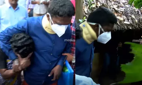 മന്ത്രി വാസവൻ സാറാണ് എന്‍റെ കൺകണ്ട ദൈവം; മരണത്തെ തോല്‍പിച്ച് വാവ സുരേഷ് സ്വന്തം കുടിലില്‍, കെട്ടിപ്പിടിച്ച് കരഞ്ഞ് അമ്മ