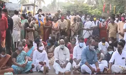 അതിരപ്പിള്ളിയിൽ പെൺകുട്ടിയെ കാട്ടാന ചവിട്ടിക്കൊന്ന സംഭവം; വനം മന്ത്രി കളക്ടറോട് റിപ്പോർട്ട് തേടി