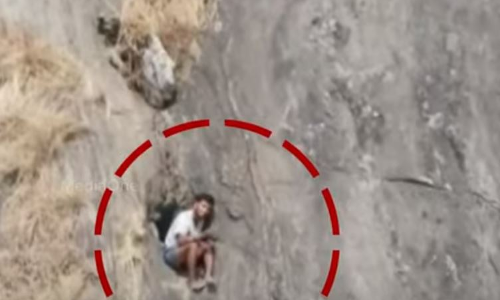 ഭക്ഷണവും വെള്ളവുമില്ലാതെ 30 മണിക്കൂർ മലയിടുക്കിൽ, സേനാദൗത്യം നാളെ; ബാബുവിനുവേണ്ടി പ്രാർത്ഥനയോടെ നാട്