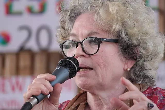 അല്ലാഹു അക്ബര്; ഭയം നിറഞ്ഞ ഇന്ത്യന് സാഹചര്യത്തില് ഉറക്കെ ഉച്ചരിക്കാന് ആഗ്രഹിക്കുന്ന രണ്ടു വാക്കുകള്: സാറാ ജോസഫ് അല്ലാഹു അക്ബര്; ഭയം നിറഞ്ഞ ഇന്ത്യന് സാഹചര്യത്തില് ഉറക്കെ ഉച്ചരിക്കാന് ആഗ്രഹിക്കുന്ന രണ്ടു വാക്കുകള്: സാറാ ജോസഫ്