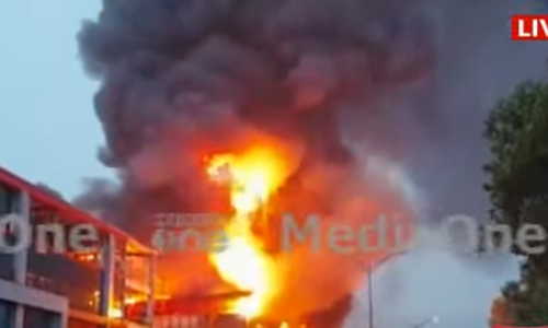 കളമശേരിയിൽ വന്‍ തീപ്പിടിത്തം