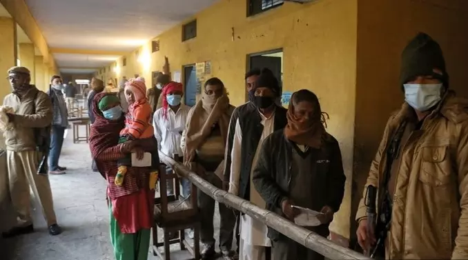 ഉത്തർപ്രദേശിൽ ഒന്നാംഘട്ട വോട്ടെടുപ്പ് ആരംഭിച്ചു