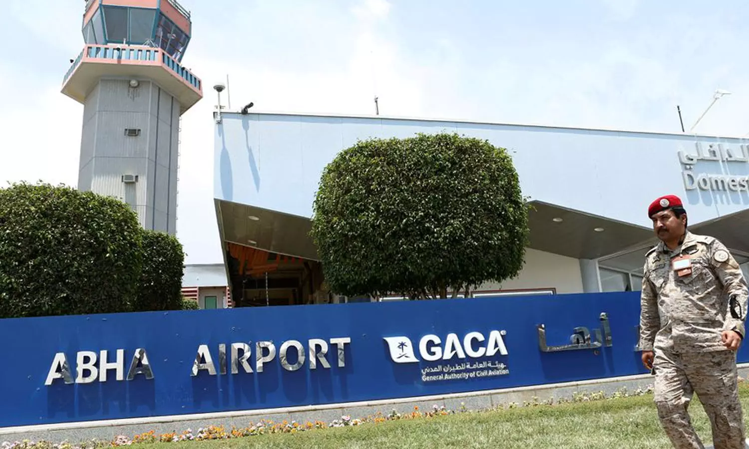 സൗദിയിൽ അബഹ വിമാനത്താവളത്തിന് നേരെ ഹൂത്തി ഡ്രോൺ ആക്രമണം;ഇന്ത്യക്കാരനുൾപ്പെടെ 12 പേർക്ക് പരിക്ക് സൗദിയിൽ അബഹ വിമാനത്താവളത്തിന് നേരെ ഹൂത്തി ഡ്രോൺ ആക്രമണം;ഇന്ത്യക്കാരനുൾപ്പെടെ 12 പേർക്ക് പരിക്ക്