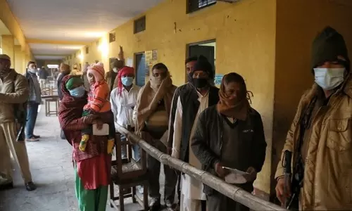 ഉത്തർപ്രദേശിൽ ഒന്നാംഘട്ട വോട്ടെടുപ്പ് ആരംഭിച്ചു